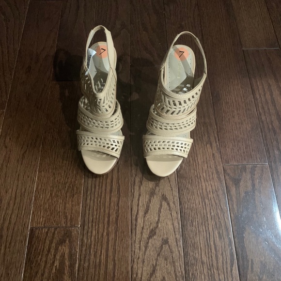 Adrienne vittadini - Picture 2 of 3